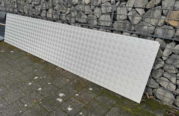 nouvelle plaque diamantée en aluminium 300cm x 59cm 5/6,5mm, Autos : Divers, Autos divers Autre, Enlèvement