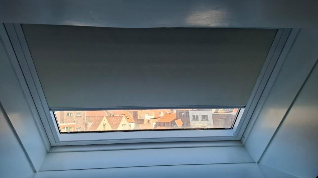 2 Velux verduisterende rolgordijnen, type GGL UK04 134x98 cm, Ophalen, 100 tot 150 cm, Nieuw, 50 tot 100 cm