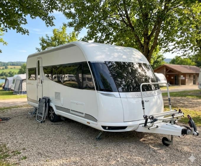 Hobby Premium 495 UL, Caravanes & Camping, Caravanes, Particulier, jusqu'à 4, 1250 - 1500 kg, Banquette en rond, Hobby, 2 lits séparés