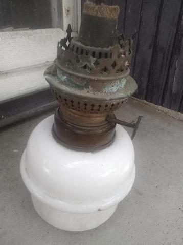 Olielamp beschikbaar voor biedingen