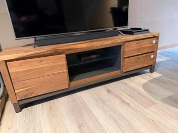 Tv-meubel van massief hout beschikbaar voor biedingen