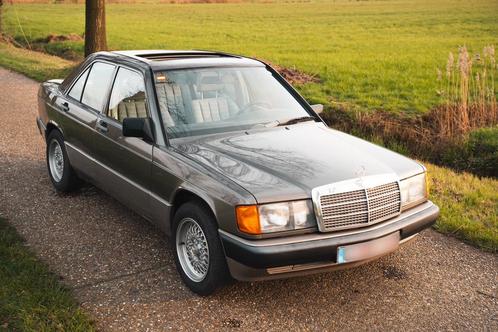 Mercedes 190 E 2.0, Autos, Oldtimers & Ancêtres, Particulier, Toit ouvrant, Radio, Attache-remorque, Mercedes-Benz, Essence, Berline