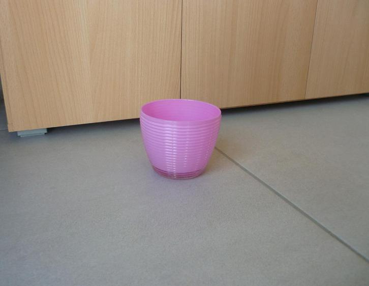 Roze glazen bloempot vaas met ringen groeven, Tuin en Terras, Bloempotten, Ophalen of Verzenden