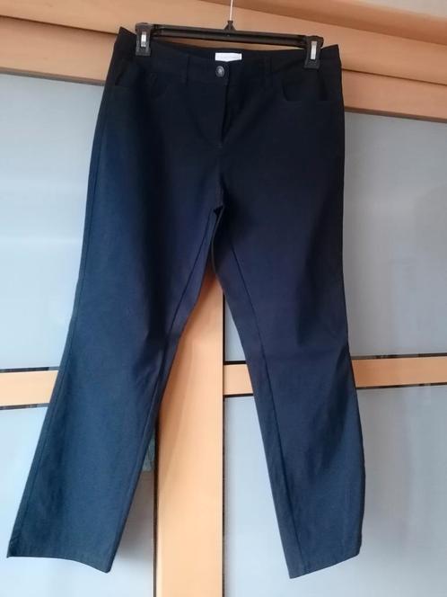 Donker blauwe broek maat 22 = 44/kort, Kleding | Dames, Broeken en Pantalons, Zo goed als nieuw, Maat 42/44 (L), Blauw, Lang, Ophalen of Verzenden