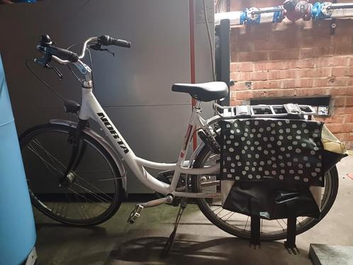 Norta witte damesfiets met fietszakken, Fietsen en Brommers, Fietsen | Dames | Moederfietsen, Zo goed als nieuw, Ophalen of Verzenden