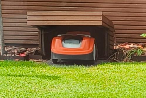 Stihl RMI 422P, Tuin en Terras, Robotmaaiers, Zo goed als nieuw, 20 tot 25 cm, Met regensensor, Ophalen