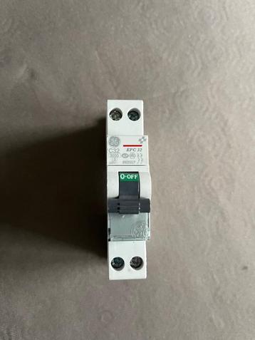 Disjoncteur Vynckier 2 pôles 1 module C32, Enlèvement ou Envoi, Neuf, Autres types