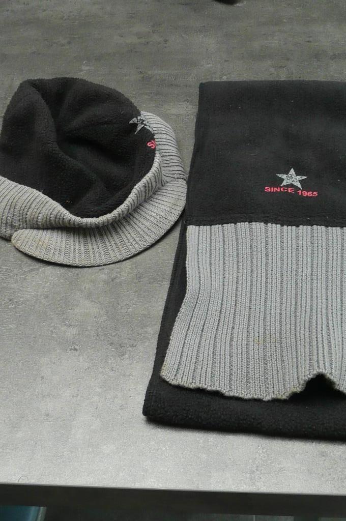 Muts en sjaal in fleece, (K30), Enfants & Bébés, Vêtements enfant | Bonnets, Écharpes & Gants, Comme neuf, Bonnet, Garçon, Enlèvement ou Envoi