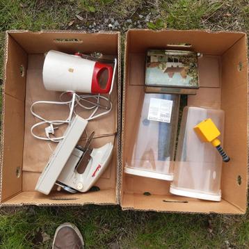  Caisse à bananes et son contenu Lot brocante beschikbaar voor biedingen