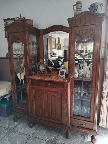 antieke vitrinekast beschikbaar voor biedingen