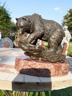 SUPERBE BRONZE ANIMALIER SIGNE, L'OURS AU SAUMON, Antiquités & Art, Antiquités | Bronze & Cuivre, Enlèvement ou Envoi, Bronze