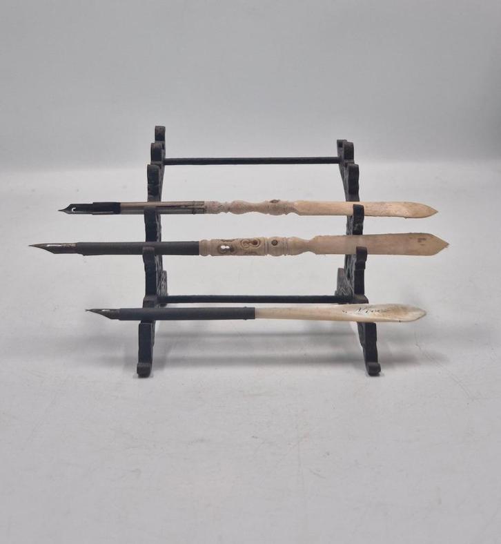 Ancien support pour porte-plumes stylo victorien, Antiquités & Art, Antiquités | Bougeoirs, Enlèvement