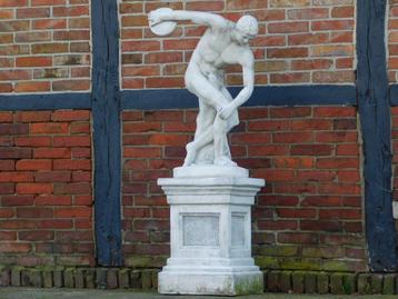 Discobolus op Sokkel - 155 cm - Volledig Steen beschikbaar voor biedingen