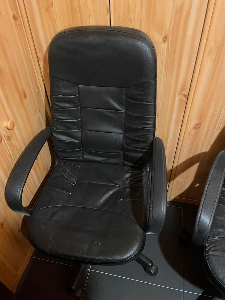 Twee bureaustoelen met armleuningen, Huis en Inrichting, Bureaustoelen, Gebruikt, Zwart, Ophalen