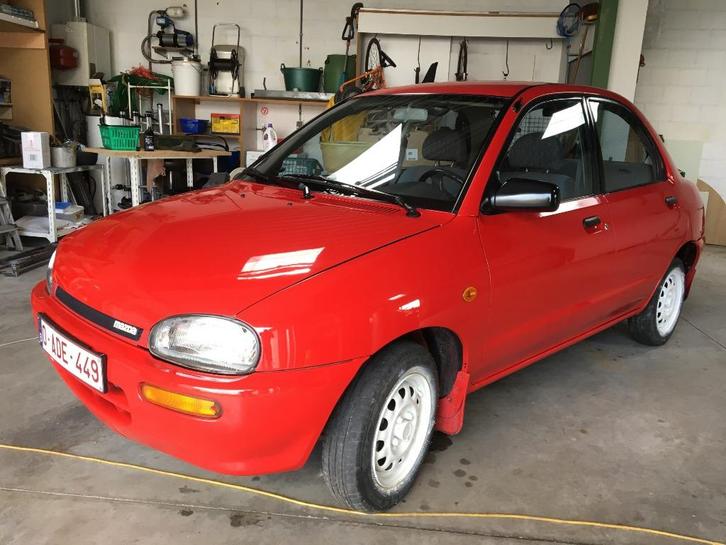 Oldtimer Mazda121 (pas gekeurd), Auto's, Oldtimers, Particulier, Mazda, Benzine, Stadsauto, 4 deurs, Handgeschakeld, Rood, Zwart
