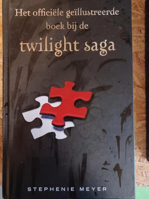 Officiële geïllustreerde boek bij de Twilight saga, Livres, Livres pour enfants | Jeunesse | 13 ans et plus, Comme neuf, Enlèvement ou Envoi