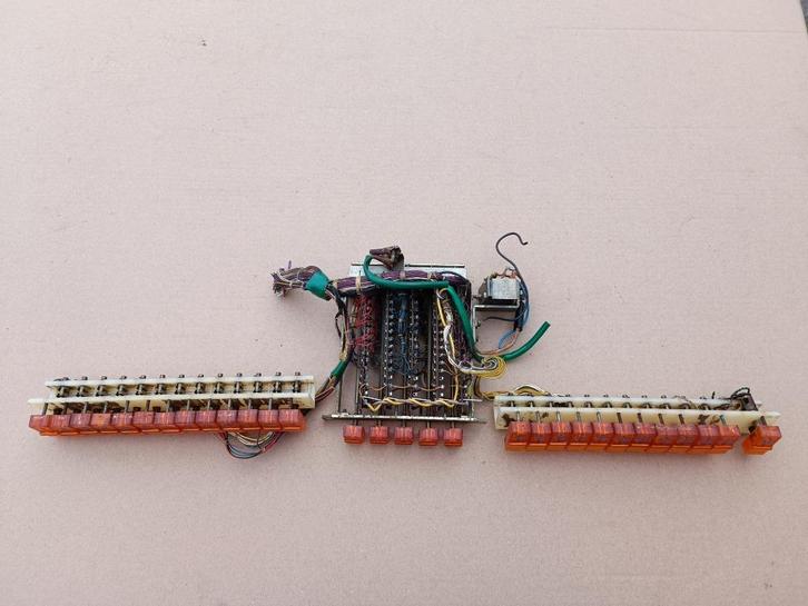 Toetsenbord jupiter 120 Stereo (1963) jukebox, Verzamelen, Automaten | Jukeboxen, Verzenden