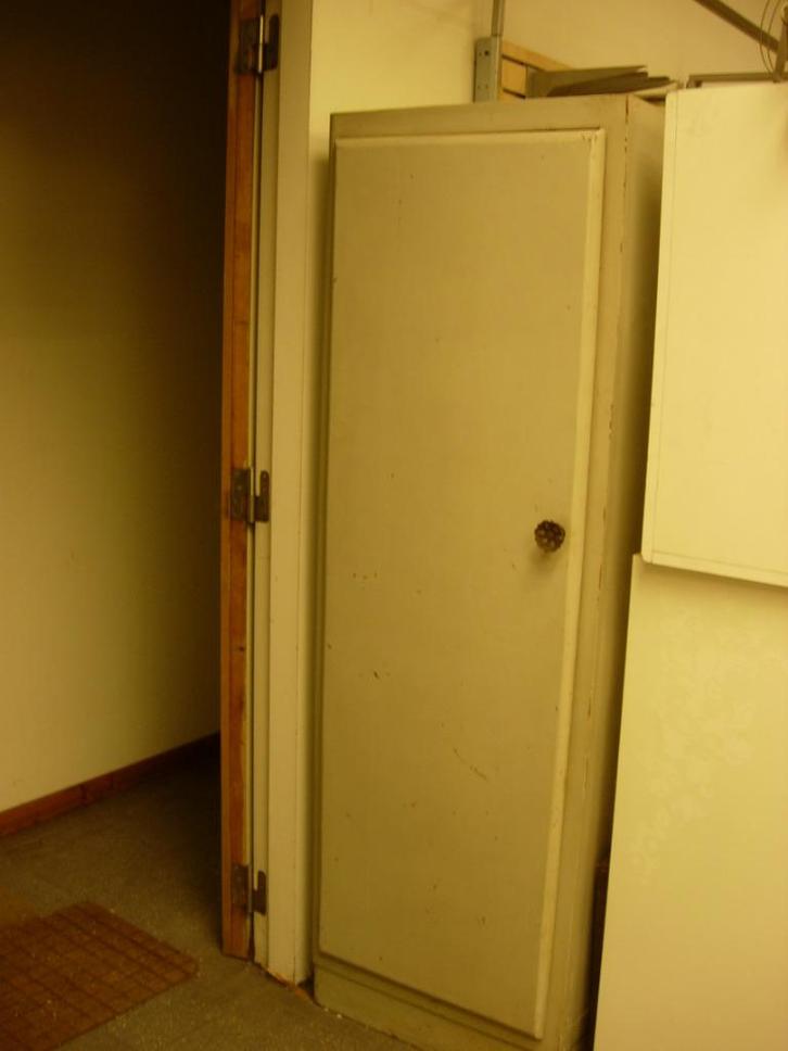 Grijze legkast met schappen, Huis en Inrichting, Kasten | Kleerkasten, Gebruikt, 150 tot 200 cm, 50 tot 100 cm, 25 tot 50 cm, Met deur(en)