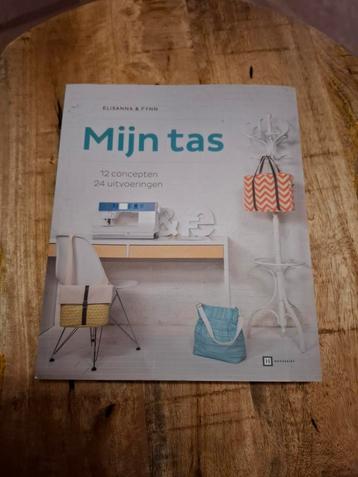 Pakket naaiboeken  beschikbaar voor biedingen