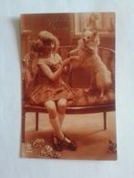 Meisje met hond 1925, Verzamelen, Postkaarten | Dieren, Ophalen of Verzenden, 1920 tot 1940, Gelopen, Hond of Kat