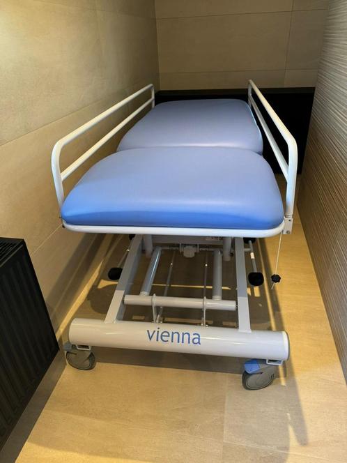 Lopital Vienna hydraulisch verrijdbare verzorgingstafel, Diversen, Verpleegmiddelen, Ophalen