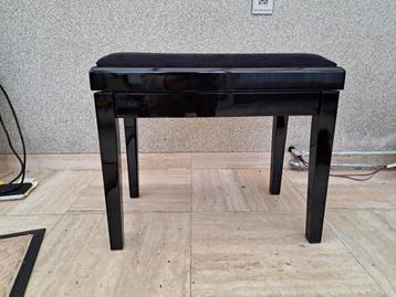 Piano bank beschikbaar voor biedingen