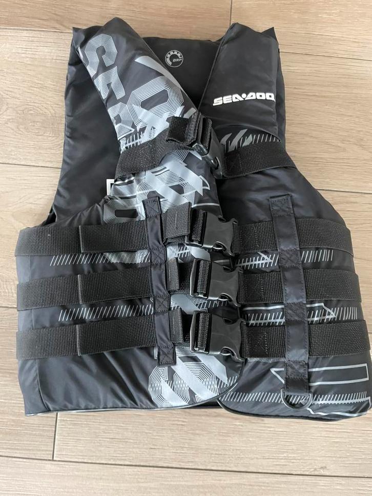 Zwemvest Sea-Doo S/M, Watersport en Boten, Watersportkleding, Zo goed als nieuw, Reddingsvest of Zwemvest, Dame of Heer, Ophalen