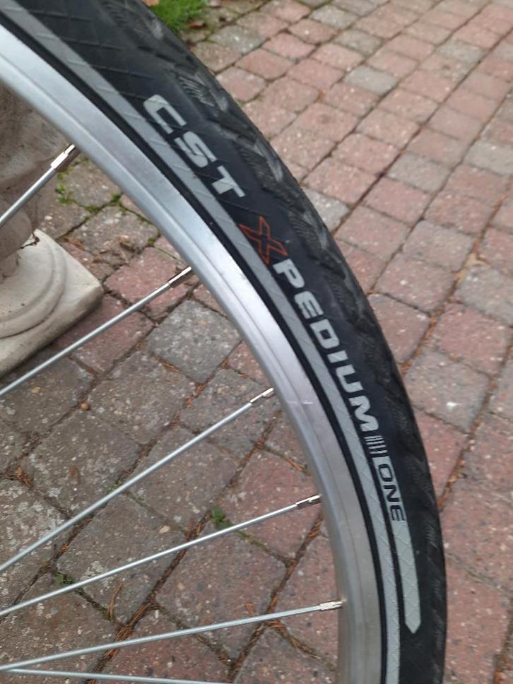 Nieuwe set 28 inch wielen met CST 28 inch nieuwe banden., Fietsen en Brommers, Fietsonderdelen, Nieuw, Algemeen, Ophalen of Verzenden