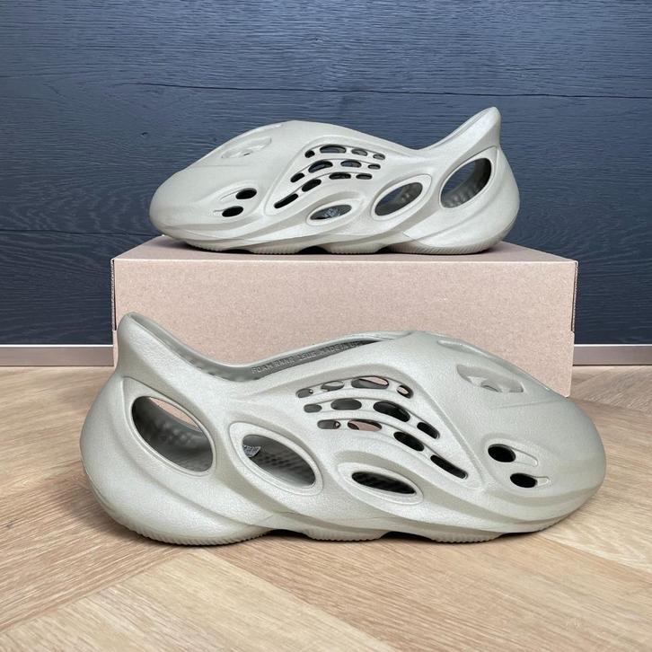 Yeezy Foam RNNR Stone Salt maat 51 NIEUW, Kleding | Heren, Schoenen, Sneakers, Verzenden