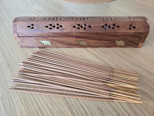 Boîte à encens + 30 bâtonnets encens, Huis en Inrichting, Woonaccessoires | Overige, Zo goed als nieuw