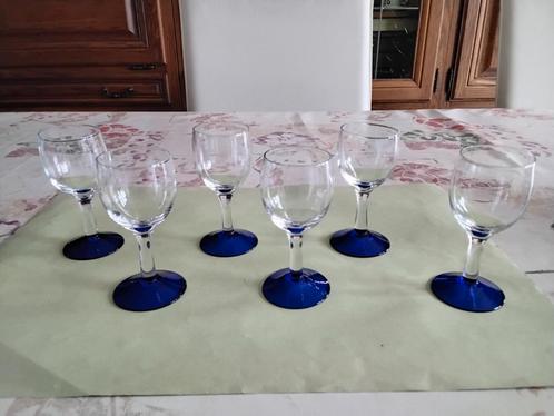 6 likeurglaasjes op blauwe voet, Verzamelen, Glas en Drinkglazen, Nieuw, Ophalen
