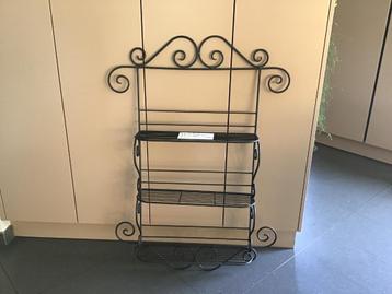 zwart metalen plantenrek of bloemenrek in perfecte staat beschikbaar voor biedingen