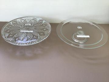 2 glazen taartenschalen of taarten plateaus aan 5 euro beschikbaar voor biedingen