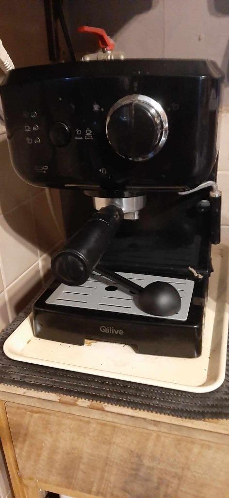 machine nespresso  + 3 percolateurs, Electroménager, Cafetières, Utilisé, Café moulu, Cafetière, 10 tasses ou plus, Enlèvement