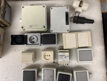 Stopcontact – schakelaar – zekering – afdekplaat beschikbaar voor biedingen