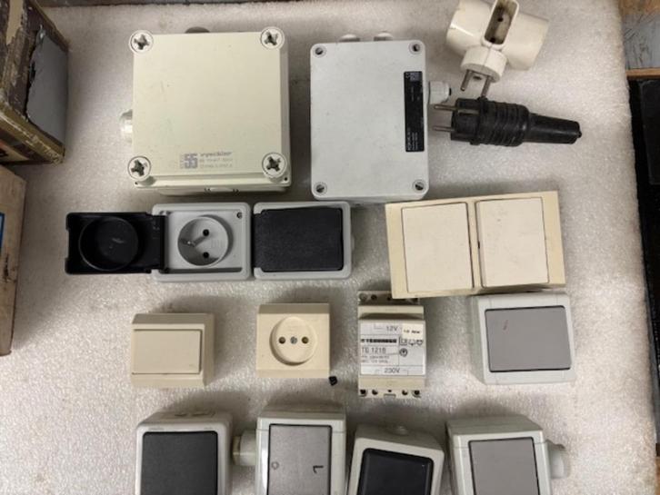 Stopcontact – schakelaar – zekering – afdekplaat, Doe-het-zelf en Bouw, Elektriciteit en Kabels, Gebruikt, Schakelaar, Ophalen of Verzenden