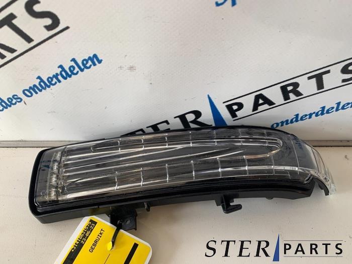 Feu clignotant de miroir droite d'un Mercedes GLE, Autos : Pièces & Accessoires, Éclairage, Mercedes-Benz, Utilisé, 3 mois de garantie