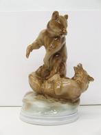 Puntgaaf groot porseleinen beeld Zsolnay Pécs Hongarije., Enlèvement