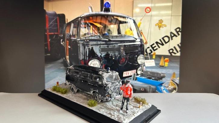 Premium Classixxs VW T2a gendarmerie rijkswacht 1:43 code 3, Hobby en Vrije tijd, Modelauto's | 1:43, Gebruikt, Bus of Vrachtwagen