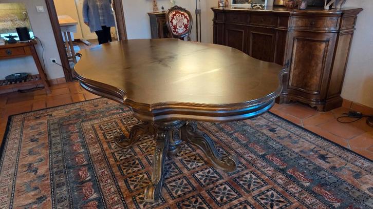 klassieke eettafel en bijhorende stoelen /notelaar/-wortel, Maison & Meubles, Tables | Tables à manger, Utilisé, 100 à 150 cm