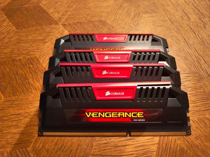 Corsair Vengeance 16 Go de mémoire DDR3 1600 MHz, Informatique & Logiciels, Mémoire RAM, Utilisé, Desktop, 16 GB, DDR3, Enlèvement ou Envoi