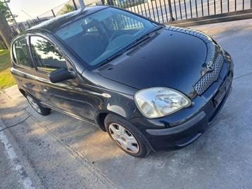 Toyota yaris benzine 2005, Auto's, Voorwielaandrijving, Stof, 4 cilinders, 48 kW