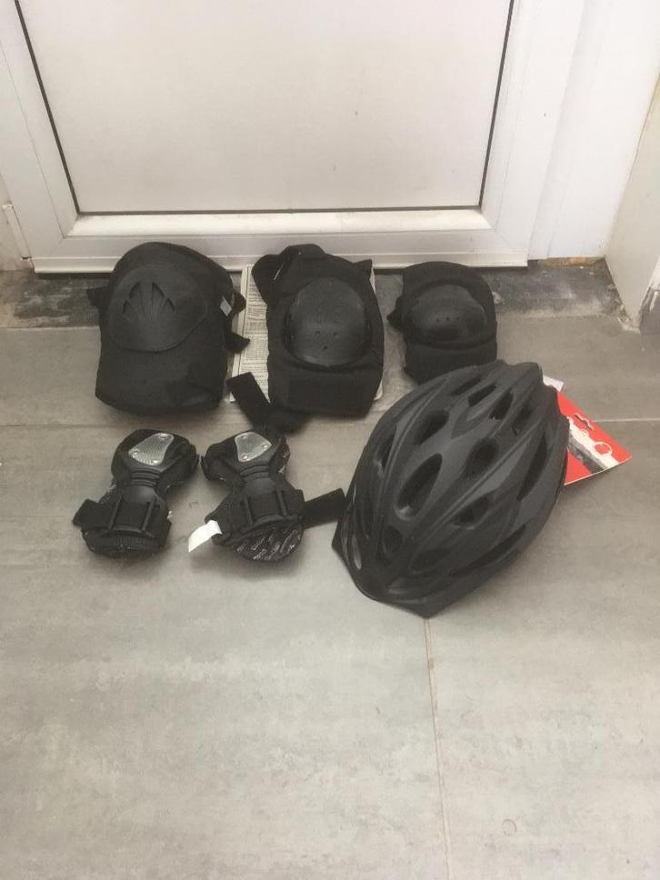 Protections pour patins à roulettes et rollers neuves, Sports & Fitness, Patins à roulettes alignées, Neuf, Protection, Autres marques