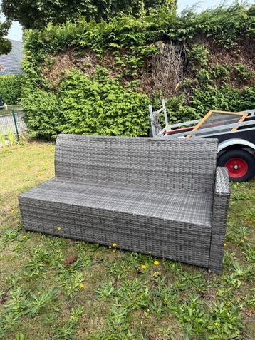 Loungeset - Loungebank met kleine tafel beschikbaar voor biedingen