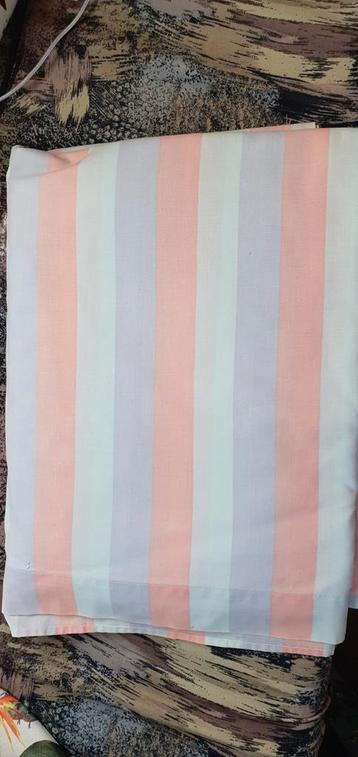 Grand coupon de tissu 230 x 280 beschikbaar voor biedingen
