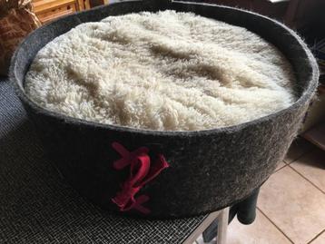 Panier moelleux pour chat comme neuf ! beschikbaar voor biedingen