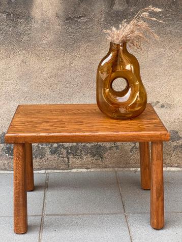 Vintage brutalist bijzettafeltje eik hout beschikbaar voor biedingen