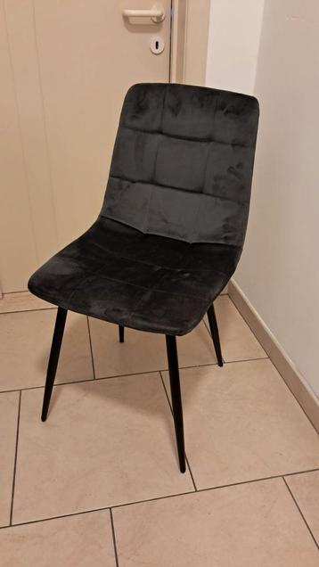 Eetkamerstoelen antraciet /zwart velvet 20 euro per stuk  beschikbaar voor biedingen