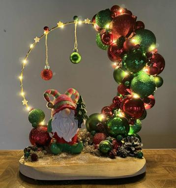 Kerststukje Nieuw !!! met kerst gnoompje beschikbaar voor biedingen