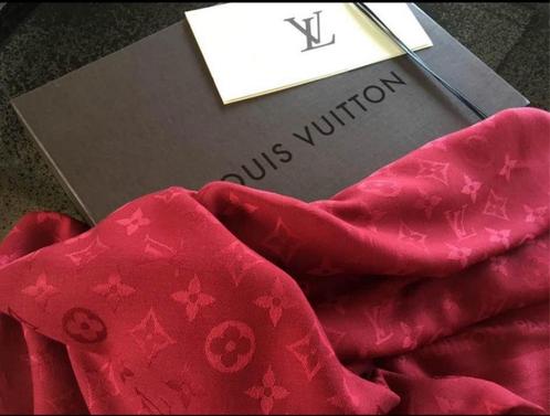 Louis Vuitton Red on Rouge sjaal met certificaat., Huis en Inrichting, Woonaccessoires | Plaids en Woondekens, Nieuw, Ophalen